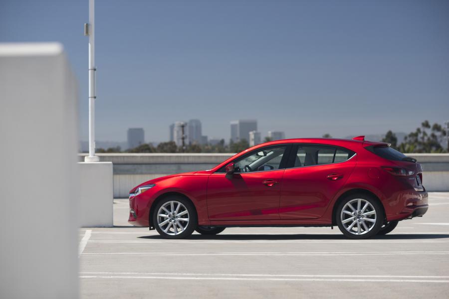  Mazda3 Hatchback 2016 года  (NA) (фото 3 из 24)